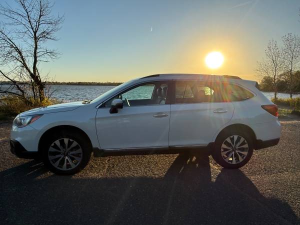 Immaculate 2017 Subaru Outback 3.6R Touring Wagon 4D 1