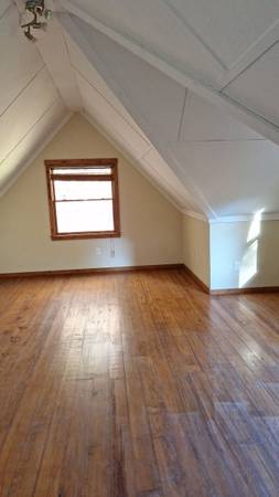 $1,875 / 2br - 1440ft2 - House in the country (Weaverville)64029204424451123