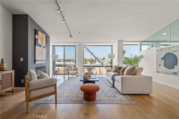 $2,000 / 1br - 1330ft2 - HUGE LUXURY ONE BEDROOM NEXT TO THE BEACH (Venice)63998005849731121