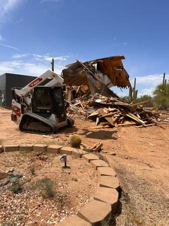 JUNK REMOVAL • HAULING • CLEANOUTS 1