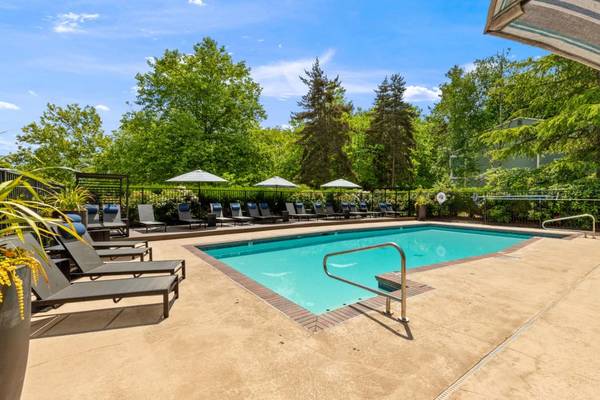 $2,708 / 2br - 968ft2 - Swimming Pool, Playground, Resident Clubhouse (7001 Old Redmond Rd, Redmond, WA)63659517005953121