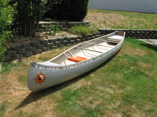 Canoa de aluminio Lowe, 16 pies, popa plana - $550 (Marysville)63471420333827121