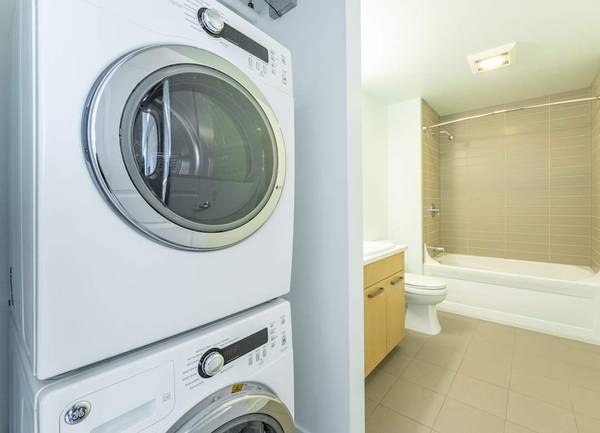 $3,710 / 2br - 1232ft2 - 2 Bed 2 Bath 1,232 Sqft - Gorgeus SW Corner Home, K.Island, W+D, A/C (Seattle - Tacoma)63885127422339123