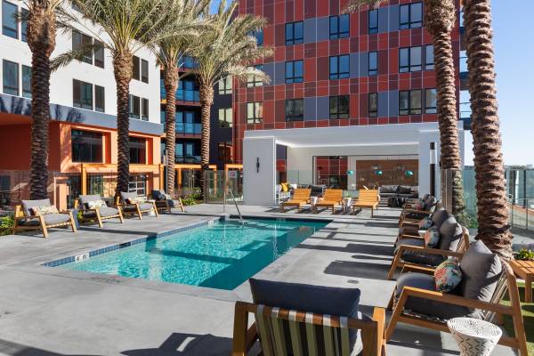 $2,923 / 548ft2 - Vida de Lujo, a Pasos del BART/Caltrain, WiFi Gratuito en Áreas Comunes, 4º Piso (millbrae)63851969866499122