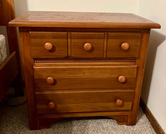 3-Drawer Nightstand 1