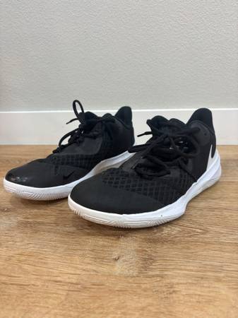 Women’s Nike Zoom Hypercourt size 10 1