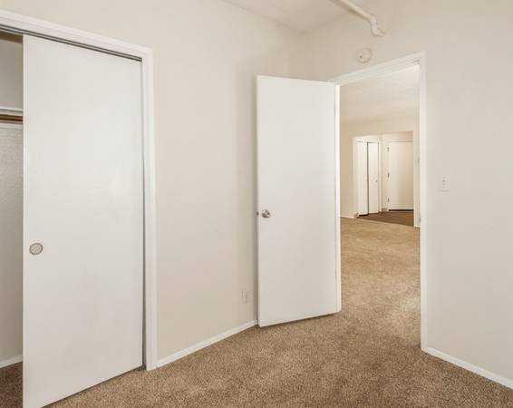 $1,099 / 1br - 4 FREE WEEKS! Walkable Tree-Lined Street - Views Overlooking Downtown (Goose Hollow on 14th)63615726583939123