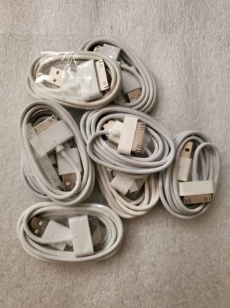 iPhone, iPad, Ipod Touch and iPod Classic 30 pin USB charging cable. 1