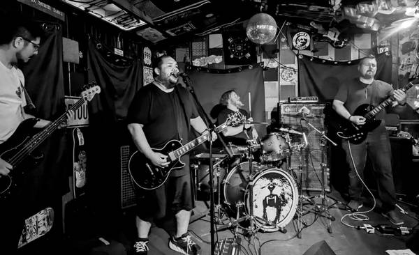 Músico experimentado, guitarra, bajo, voz busca banda - grunge, rock, punk, pop (santa clara)64031023572865124