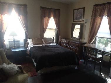 Nice efficiency, fully furnished all utilities included. 1