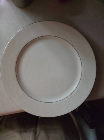 Porcelain china dinnerware set 1