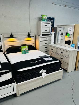 Dresser with Mirror Bedroom Set 1