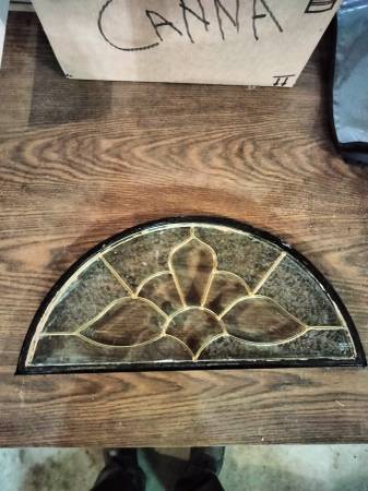 Decorative curved window. 1