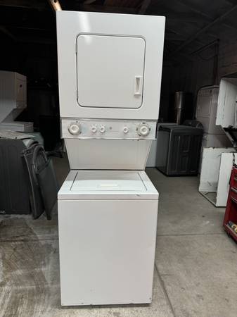 🌲🌲 Stackable Washer Dryer Laundry Centers Available 1