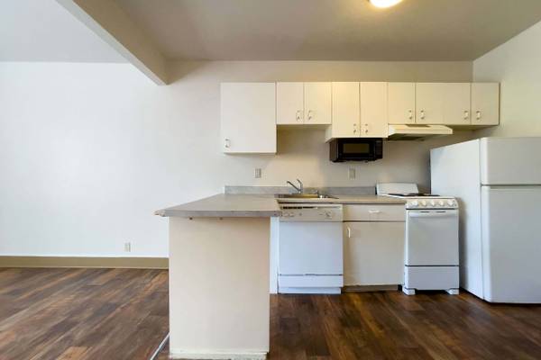 $1,225 / 315ft2 - Claw Foot Tubs, Microwave, Ceiling Fans (714 7th Avenue, Seattle, WA)63688607985283122
