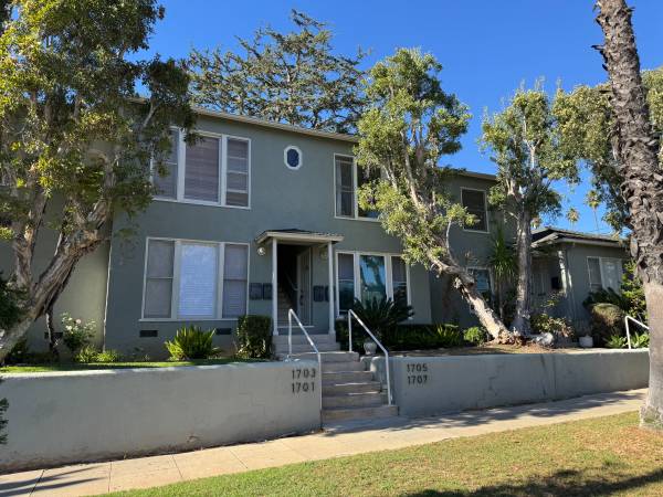 BRIGHT AND SPACIOUS UPPER GARDEN UNIT N. OF WILSHIRE 1
