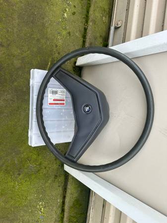 Buick Regal stock steering wheel 1