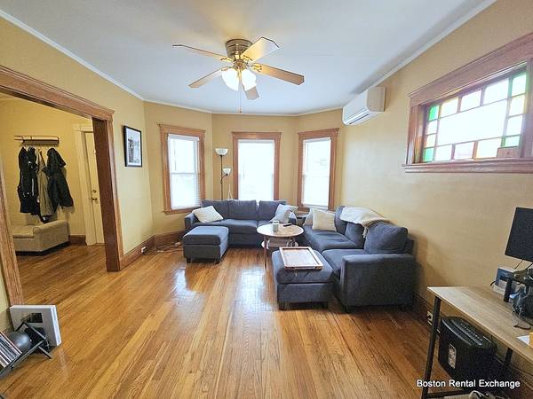 $2,500 / 2br - ♦BEAUTIFUL SUNNY SPACIOUS MEDFORD 2 BEDROOM! PARKING INCL!DECK & YARD! (Medford)63828556837763120