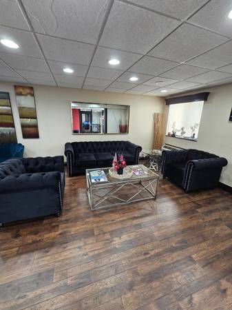 $363 / 1br - In-room microwave, Free self parking on site, Vending machine (8175 E Skelly Dr, Tulsa, OK)63982126596994124