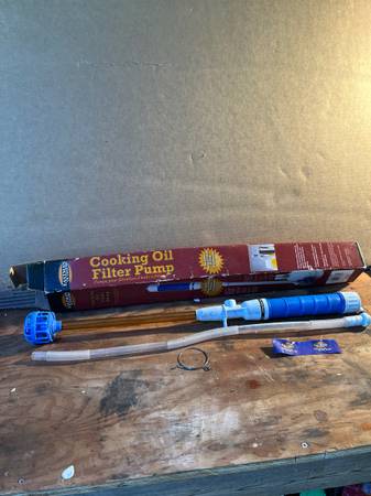 Cooking oil filter pump never used needs batteries 1