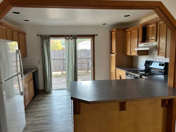 Single Level  Remodeled Home*Walk to Cafe*New Appliances 1
