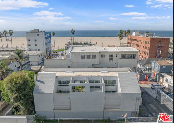 $7,000 / 3br - Bright, Airy Duplex on one of Venice's Most Coveted Walk Streets (Venice)64215959156739124