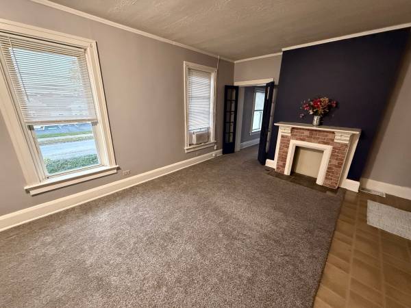 Nice 1 bedroom upstairs apt $525 1