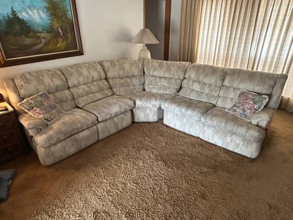 Couch Sectional Excellent Condition 1