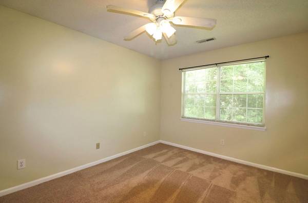 $2,300 / 3br - 1100ft2 - Corner Lot Three Bedroom Available Now!64016105558531122