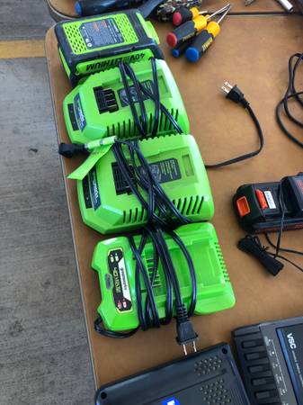 Green works lithium battery and charger, 1