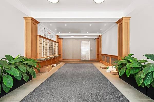 $3,450 Renovated Beautiful Studio w/ Elevator & Laundry - West 16th & 7th Ave (West Village)63816625259523122
