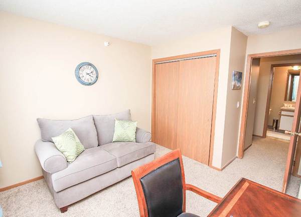 $1,240 / 2br - 953ft2 - AWESOME neighbors left  right! (1000 East 17th Street, South Sioux City, NE)63849488193025121