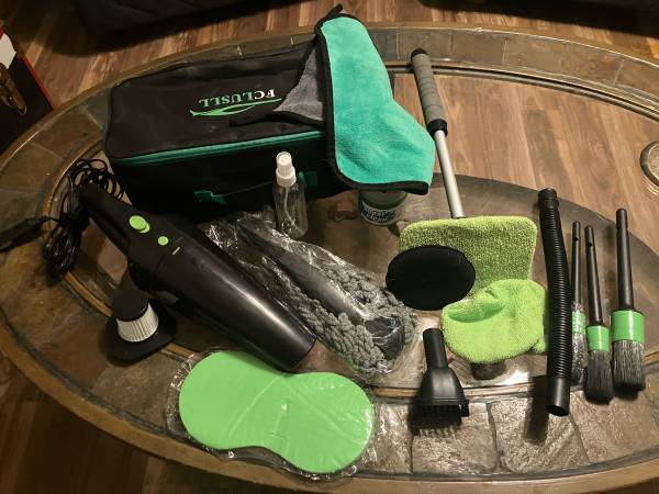 16 piece hand held vacuum w/case 1