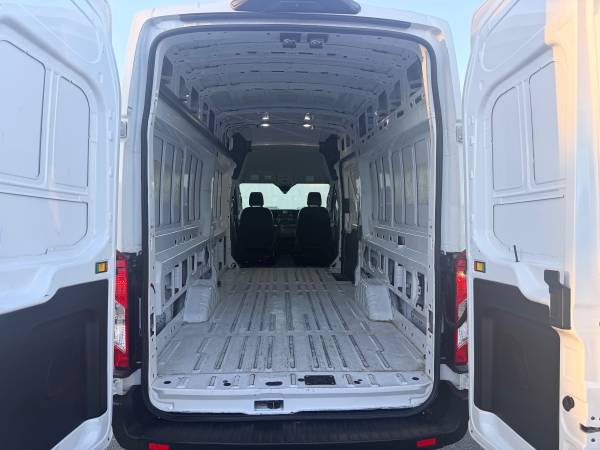 2022 Ford Transit 250 High - Photo 6
