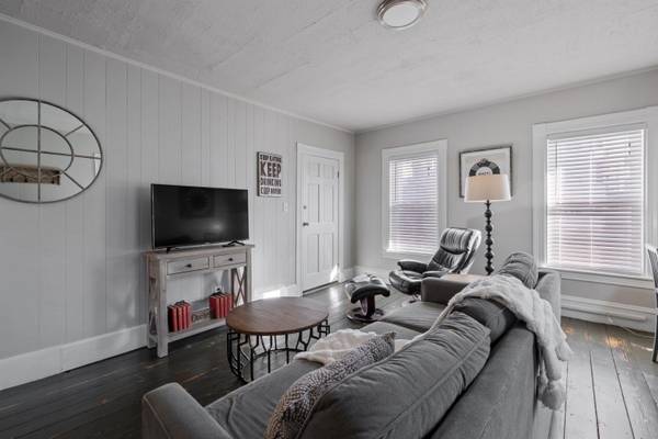 $1,500 / 1br - 600ft2 - 2nd Flr One Bed-Large Open Concept Living.63931658046082120