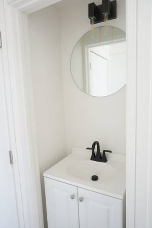 $1,295 / 200ft2 - Jr Studio w/ Private Kitchen and Shared Bathroom Available NOW (oakland downtown)63797037539203124