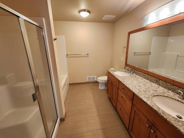 $2,100 / 2hb - 1084ft2 - 2 habitaciones, 2 baños, ascensor, garaje, almacenamiento (Bellingham)63920959181699124