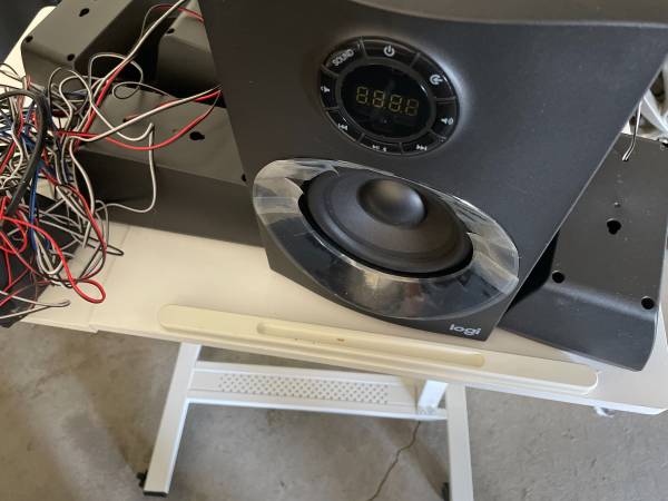 Logi bluetooth sound system 1