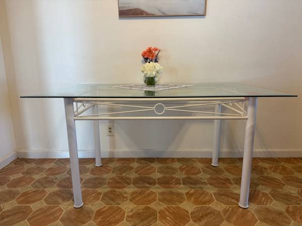 Dining table &two chairs 1