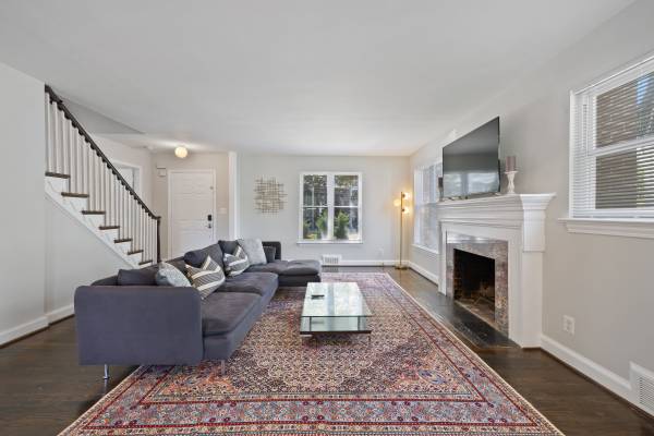 $6,900 / 6br - 3200ft2 - Fall 2025 - Fully Furnished 4BD/3BA Bedroom Home (7 min walk to metro) (Downtown Bethesda)63821951250179121