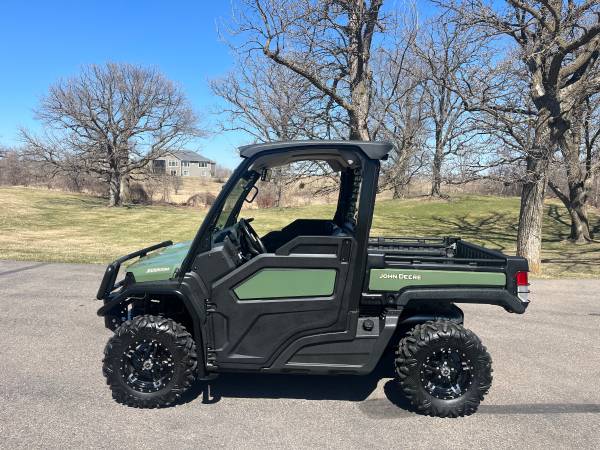 2022 John Deere gator 835m 1