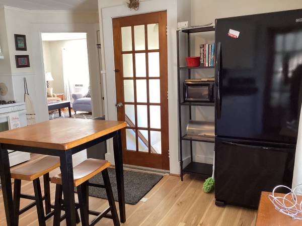 $2,700 / 2br - 1100ft2 - Sunny, fully furnished, all inclusive large apartment with Mountain Vi (Easthampton)64016884122625122
