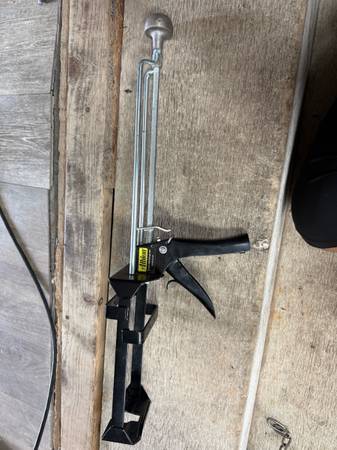 Albion manual dual cartridge caulking gun 1