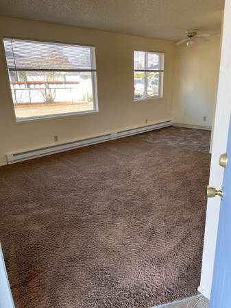 $1,250 / 2br - 720ft2 - Location, Location, Location (Blaine)63920958399746122