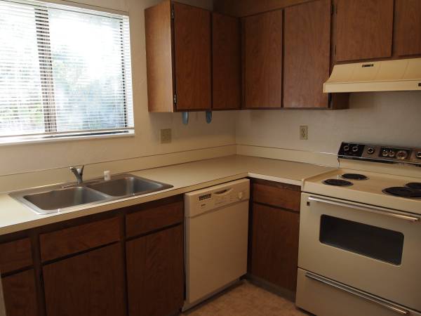 $1,295 / 1br - 750ft2 - MOVE IN SPECIAL! Large One Bedroom Unit W/ W&D Hookups!63977276784514122