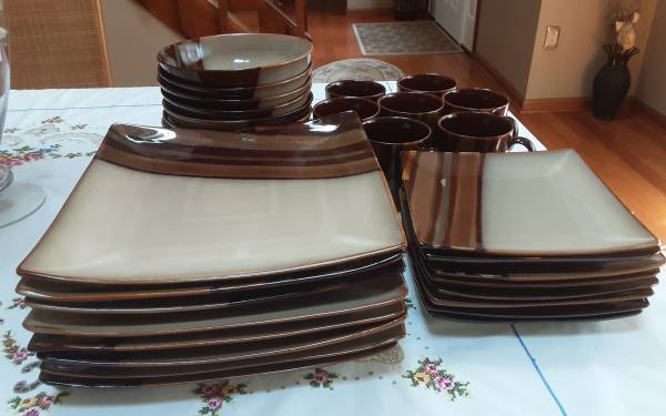 SANGO AVANTI BROWN-PATTERN 4722 DINNER-PLATES SET OF 8 1