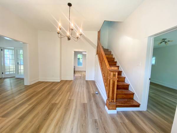 $2295.00 / 4br - 1984ft2 - Spacious 4 Bed/3 Bath Single Family Home in Johnson City, TN - Close t63673030259329120
