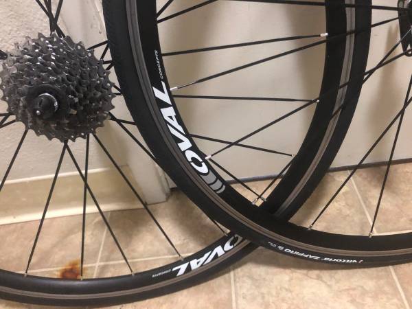 700C Oval Clincher Set of Wheels 1