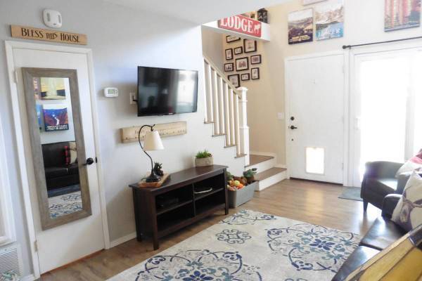 Cozy corner 1 bedroom 1 bath condo 1