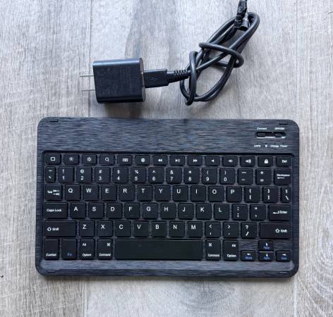 Ultra Thin, Lightweight Portable Bluetooth Keyboard 1